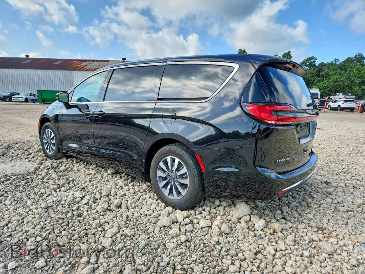 2024 CHRYSLER PACIFICA - VIN: 2C4RC1S74RR130610 - Photo 2
