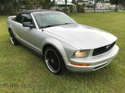 2006 Ford MUSTANG, silver — VIN 1ZVFT84N765114673, Copart