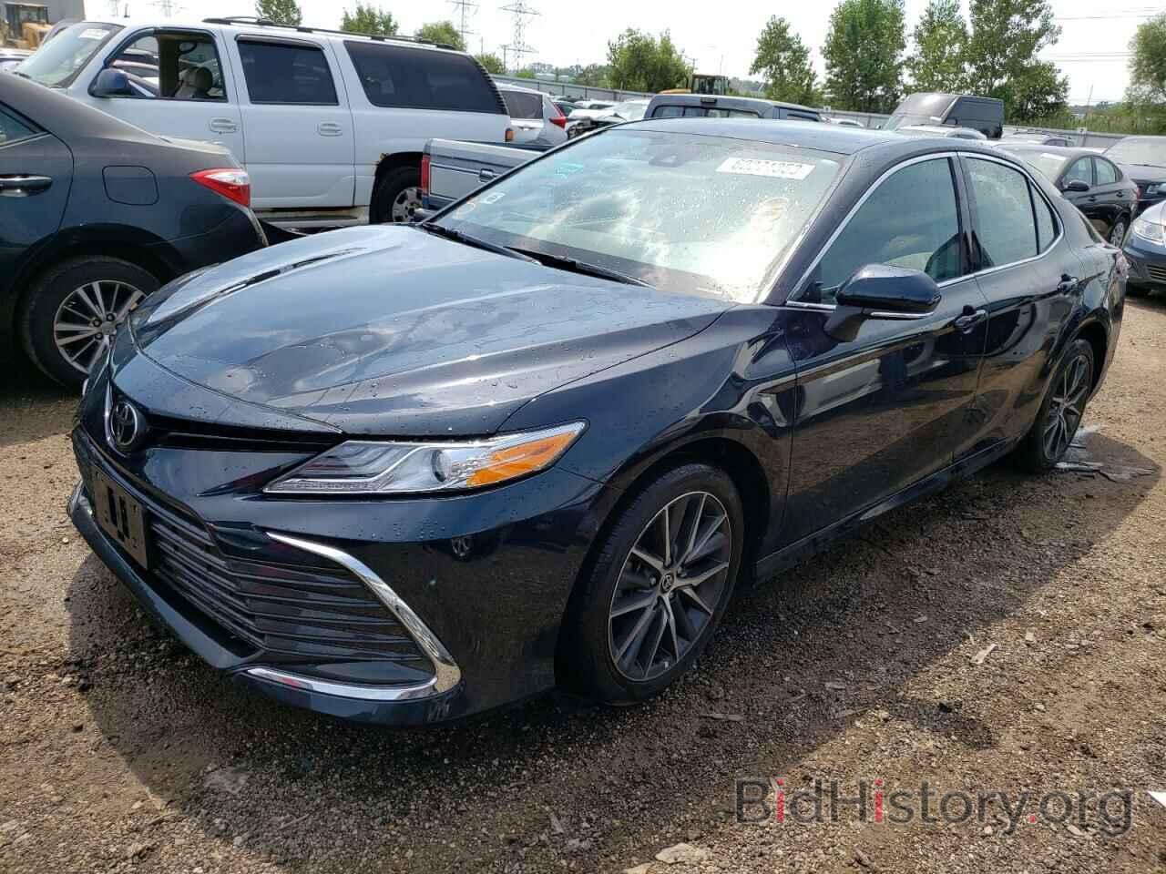 Photo 4T1F11BKXMU022318 - TOYOTA CAMRY 2021