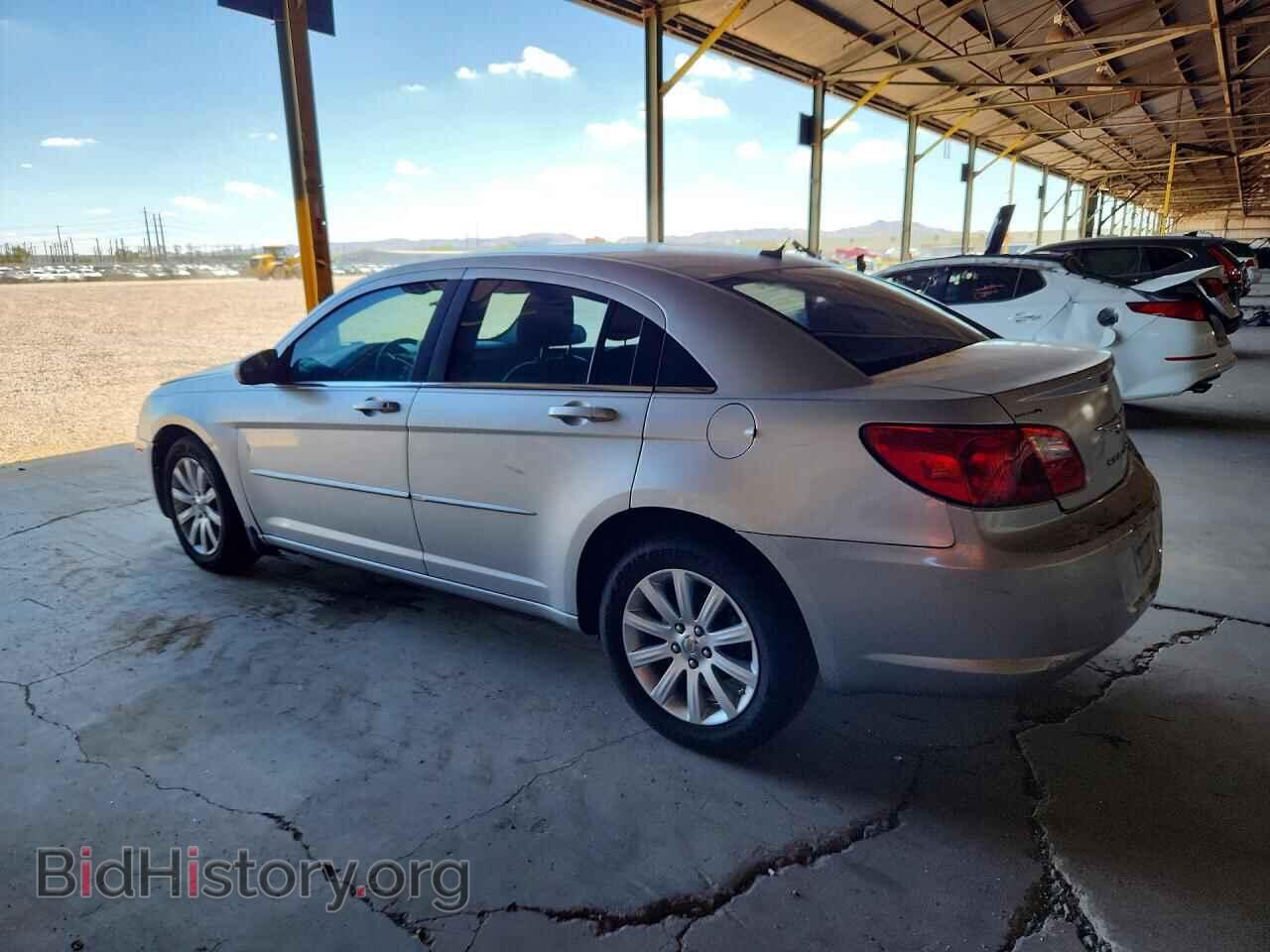 2010 CHRYSLER SEBRING - VIN: 1C3CC5FD5AN190818 - Photo 2