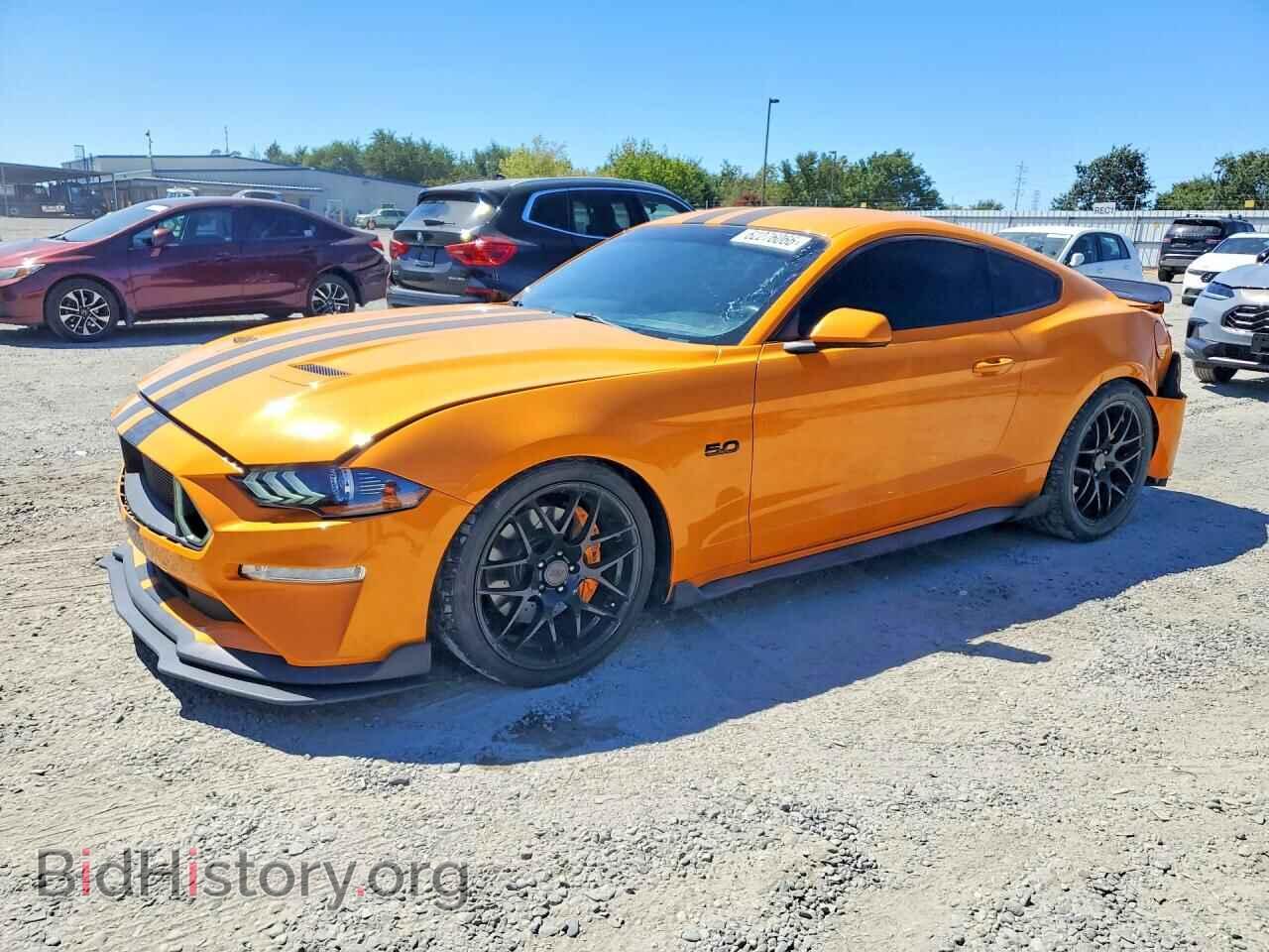 Photo 1FA6P8CF6J5108945 - FORD MUSTANG 2018