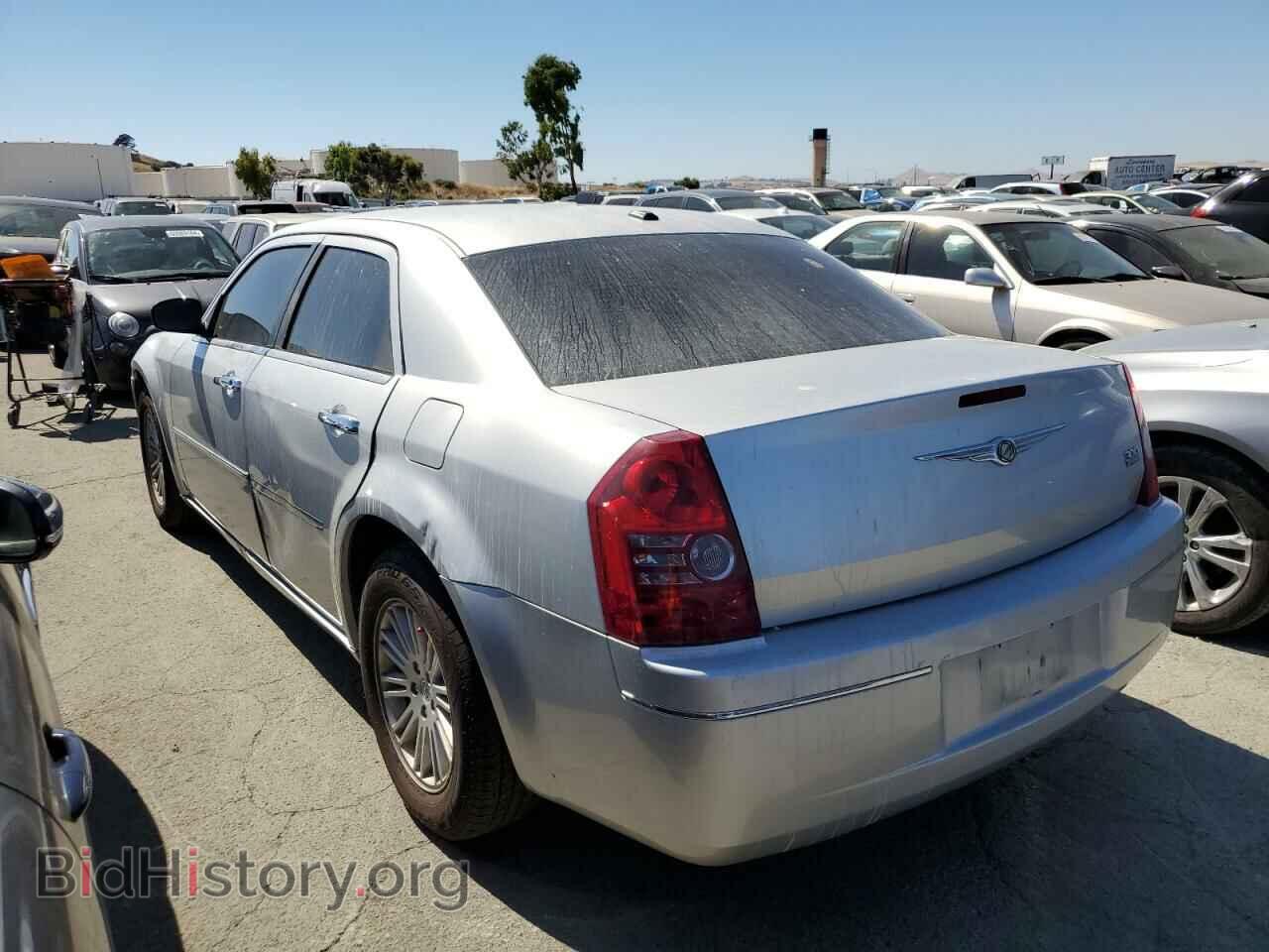 2010 CHRYSLER 300 - VIN: 2C3CA5CV0AH233098 - Фото 2