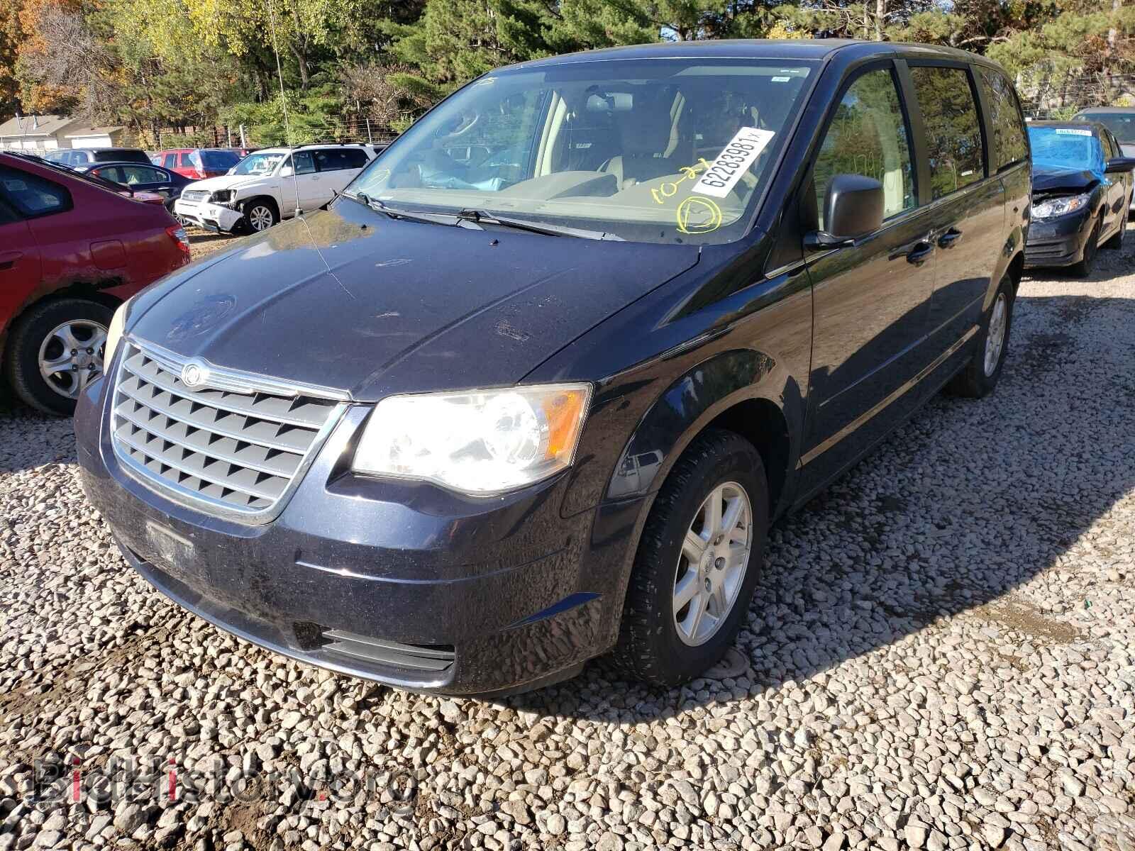 2010 CHRYSLER MINIVAN - VIN: 2A4RR2D15AR387383 - Фото 2