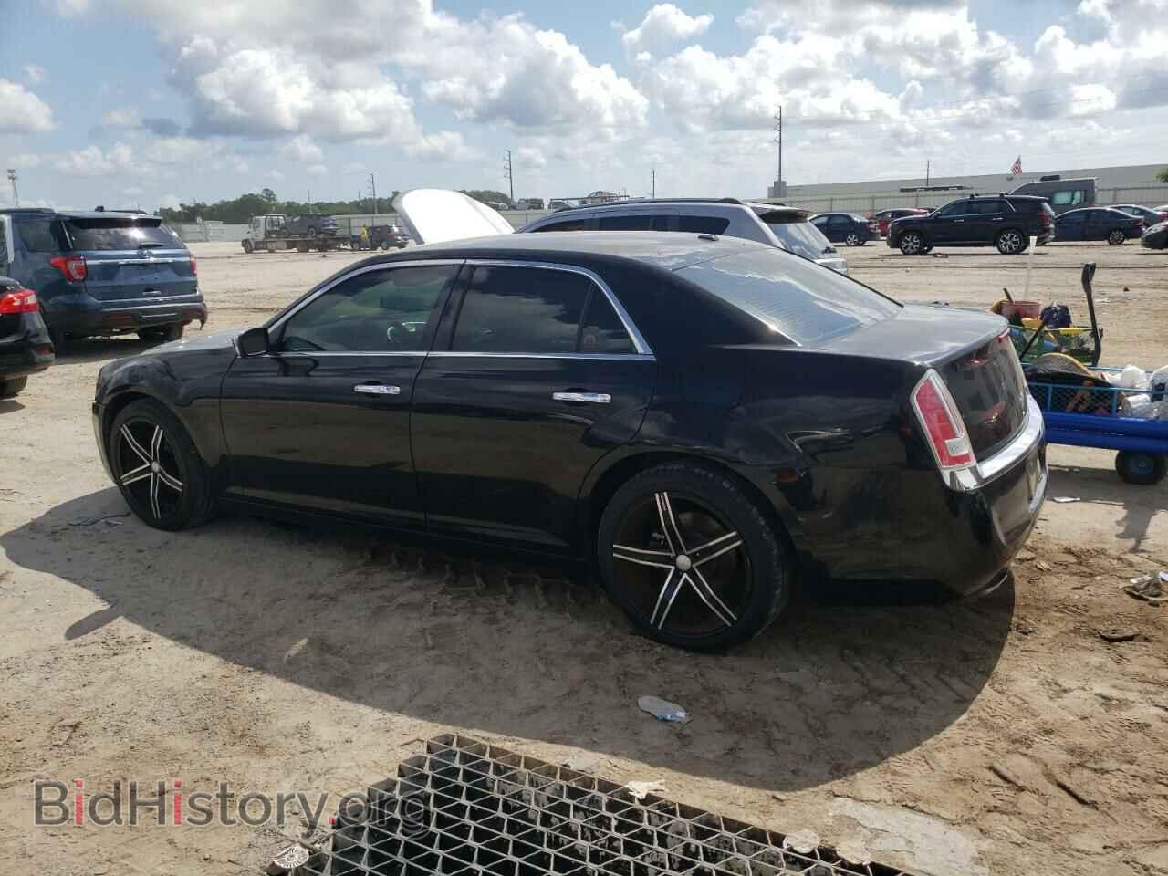 2013 CHRYSLER 300 - VIN: 2C3CCAET3DH657376 - Фото 2