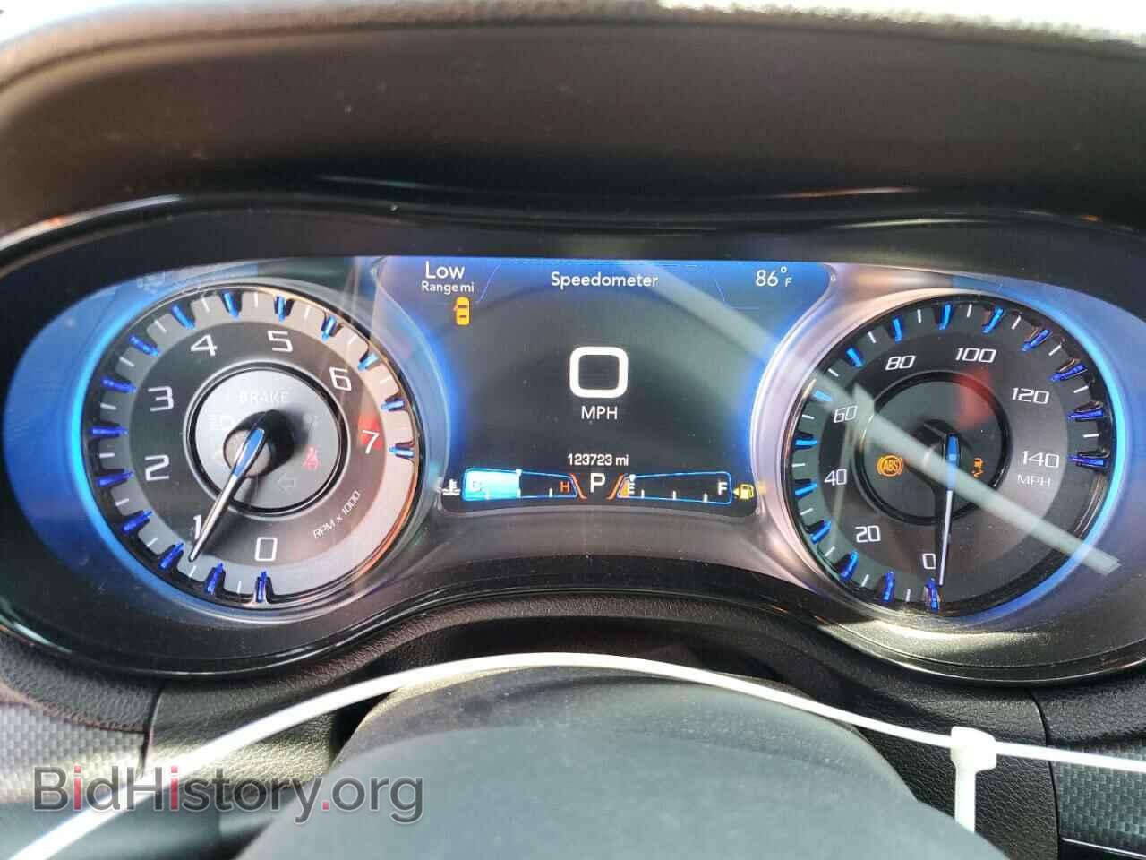 2016 CHRYSLER 300 - VIN: 2C3CCAGGXGH183057 - Фото 9