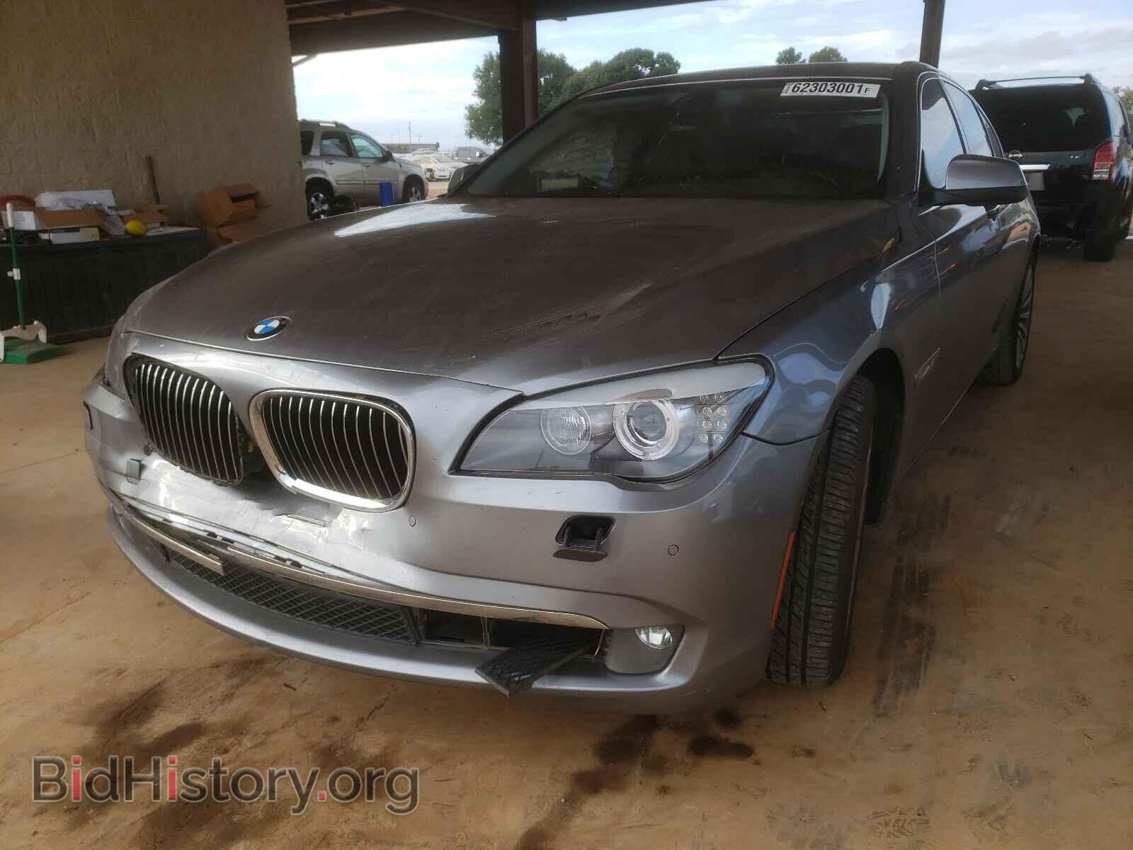 2012 BMW 7 SERIES - VIN: WBAKA8C59CDX01447 - Фото 2