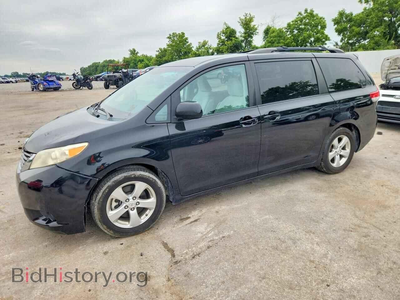 Фотография 5TDKK3DC8BS066529 - TOYOTA SIENNA 2011