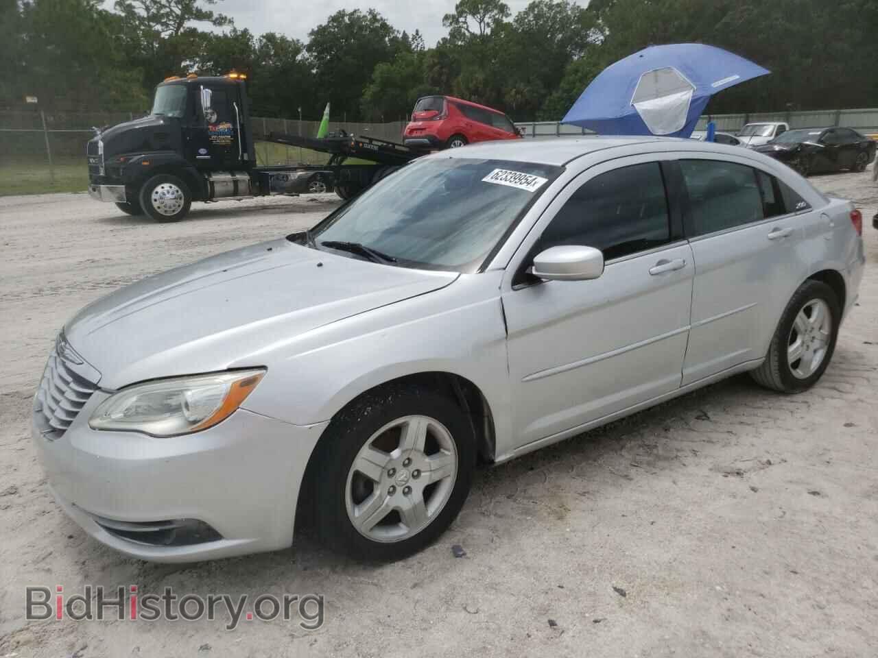 Photo 1C3BC4FB1BN558417 - CHRYSLER 200 2011