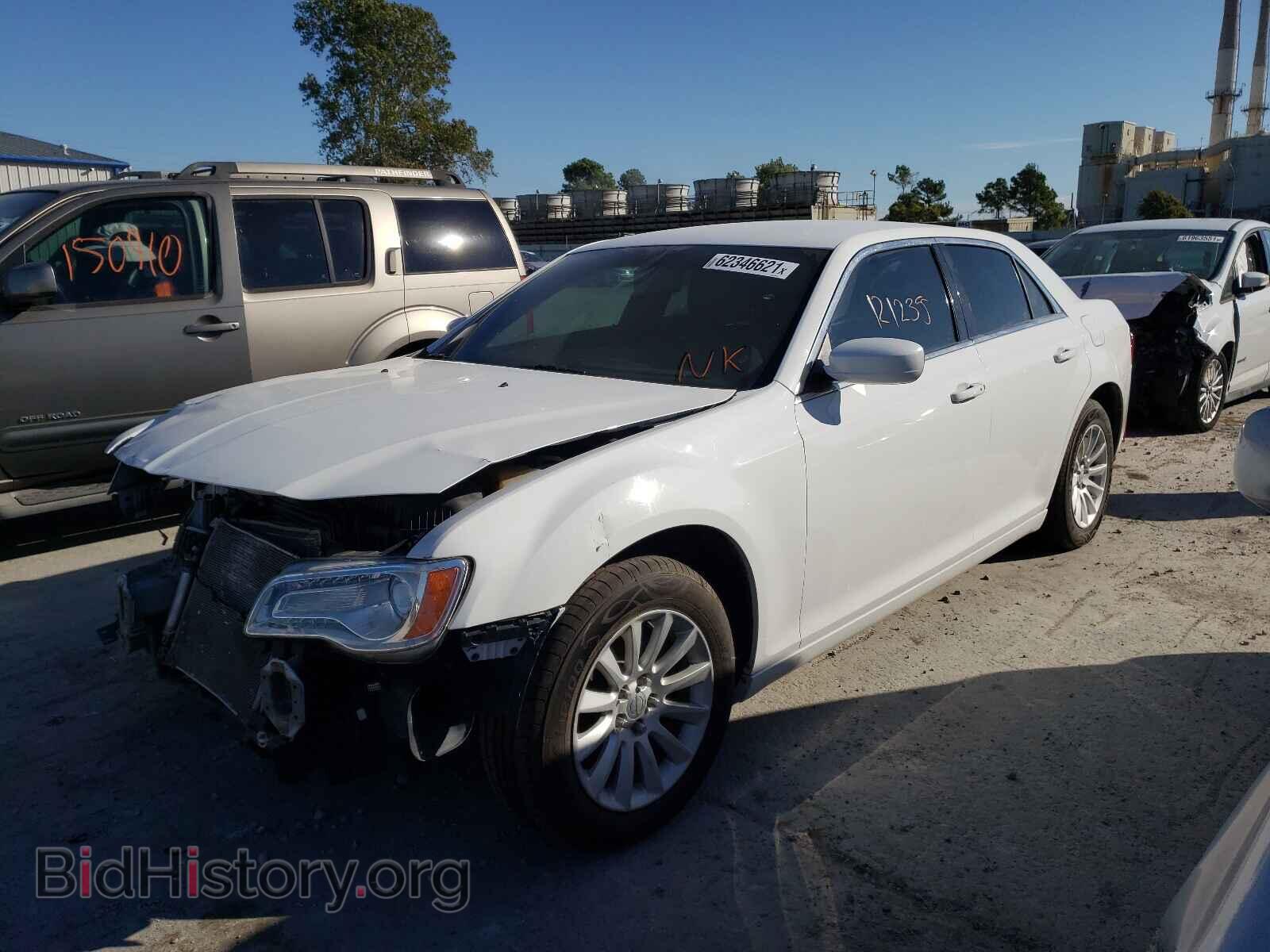 2013 CHRYSLER 300 - VIN: 2C3CCAAG0DH626286 - Фото 2