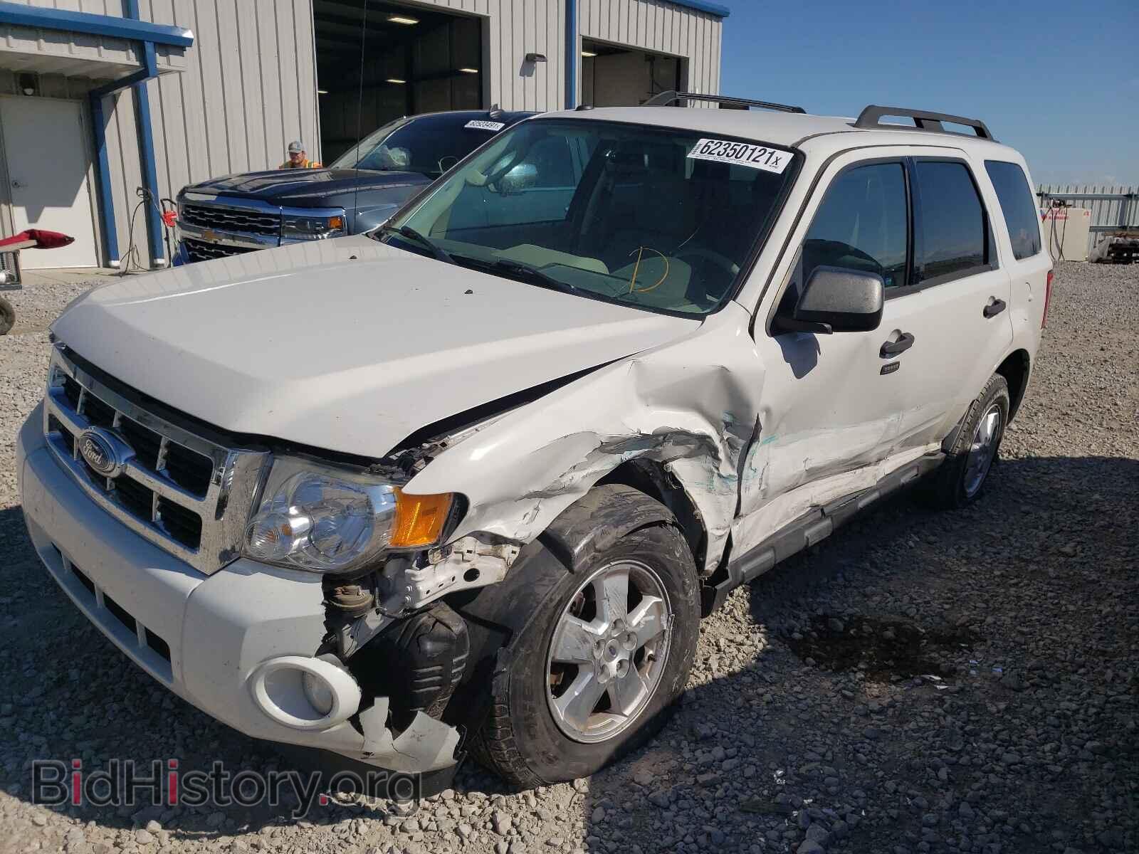 2011 FORD ESCAPE - VIN: 1FMCU0D76BKB19196 - Фото 2
