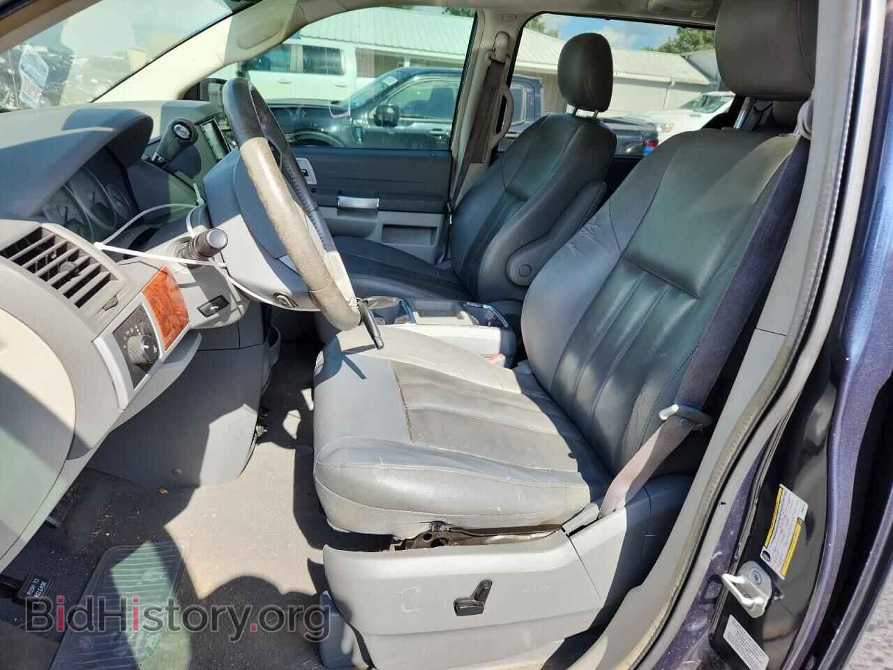 2008 CHRYSLER MINIVAN - VIN: 2A8HR54P98R662568 - Фото 7