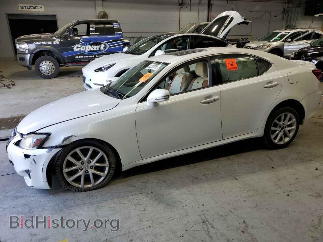 Photo JTHCF5C23B5050739 - LEXUS IS 2011