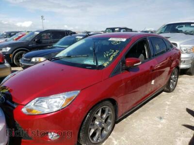 2014 Ford FOCUS Focus SE, красный — VIN 1FADP3F23EL330797, Copart