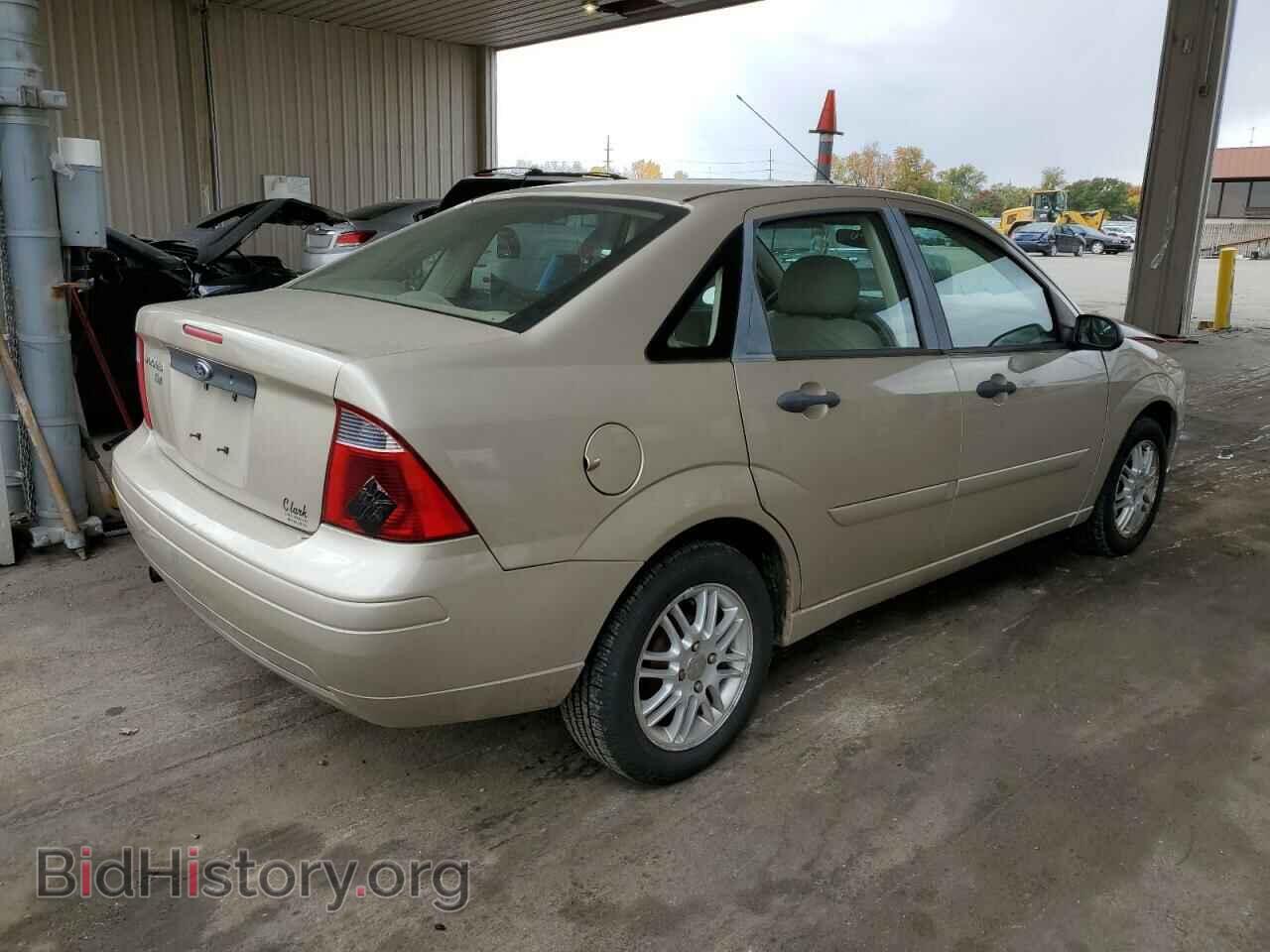 2007 FORD FOCUS - VIN: 1FAFP34N77W250412 - Photo 4
