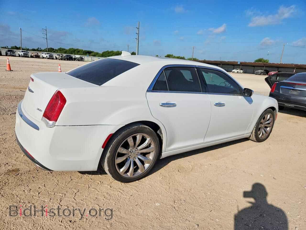 2019 CHRYSLER 300 - VIN: 2C3CCAEG4KH585670 - Фото 3