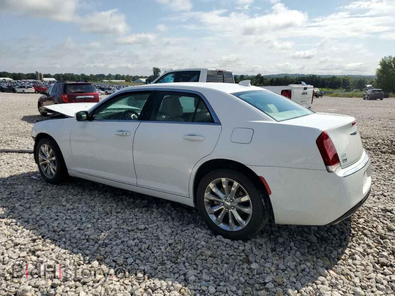 2015 CHRYSLER 300 - VIN: 2C3CCARGXFH782097 - Фото 2