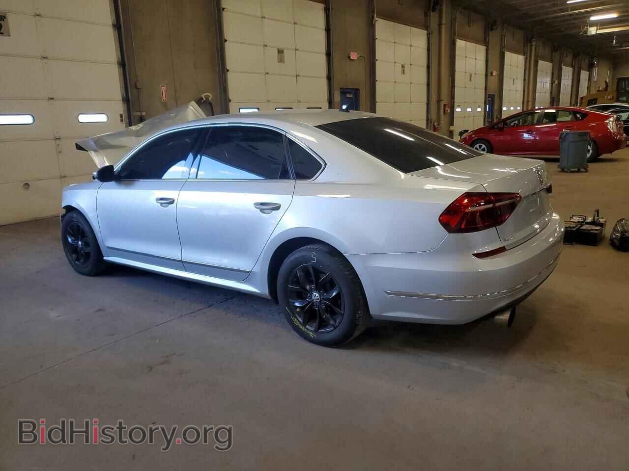 2017 VOLKSWAGEN PASSAT - VIN: 1VWAT7A35HC050073 - Фото 2