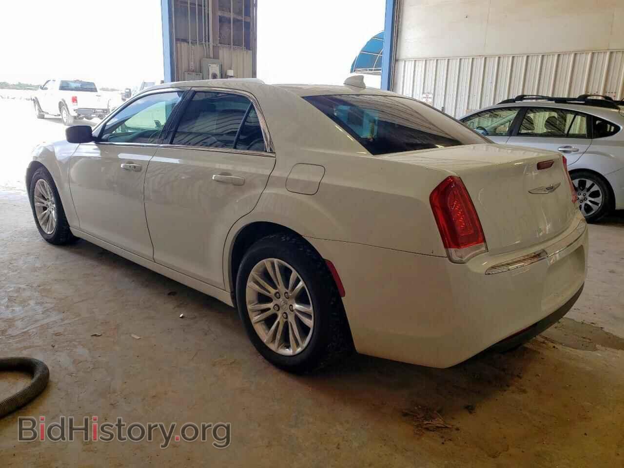 2019 CHRYSLER 300 - VIN: 2C3CCAAGXKH693779 - Фото 2