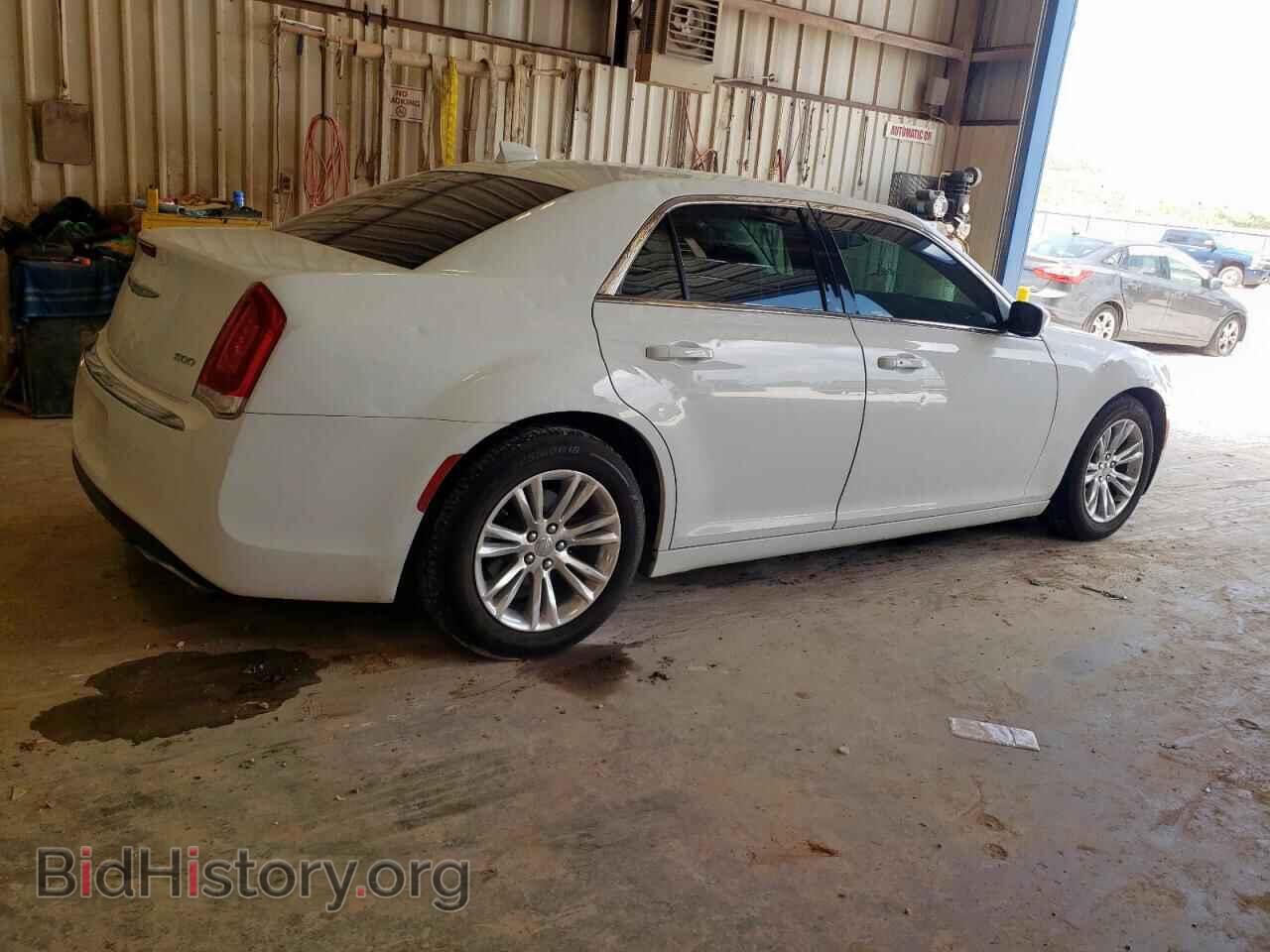 2019 CHRYSLER 300 - VIN: 2C3CCAAGXKH693779 - Фото 3