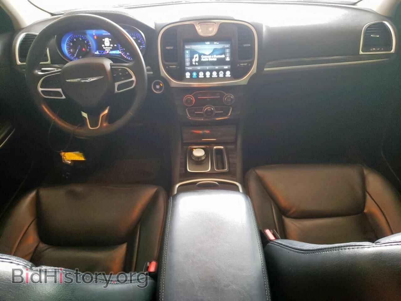 2019 CHRYSLER 300 - VIN: 2C3CCAAGXKH693779 - Фото 8