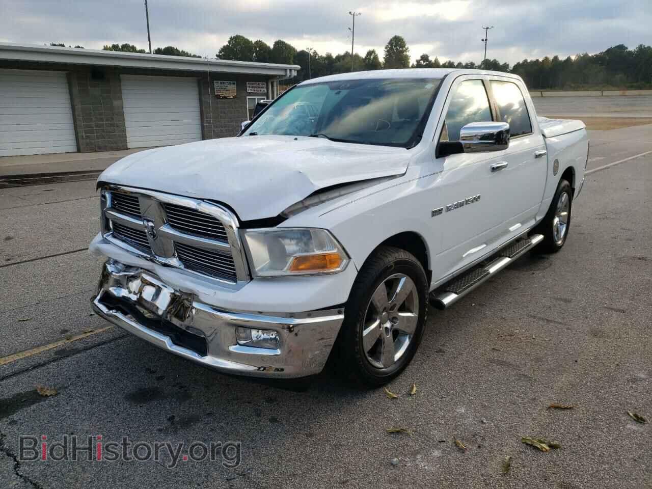 2011 DODGE RAM 1500 - VIN: 1D7RB1CT4BS677417 - Фото 2