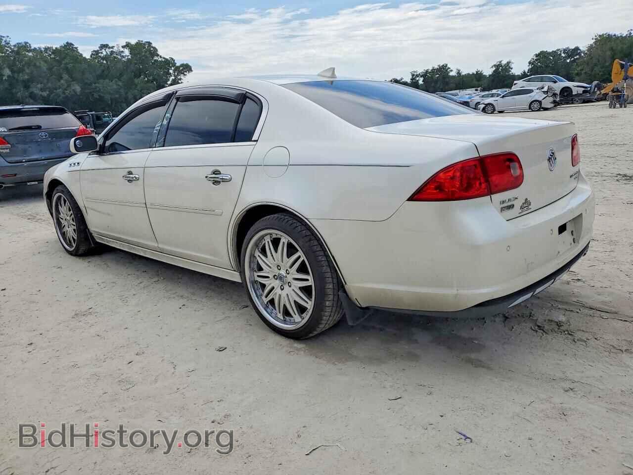2011 BUICK LUCERNE - VIN: 1G4HC5EM2BU120179 - Photo 2