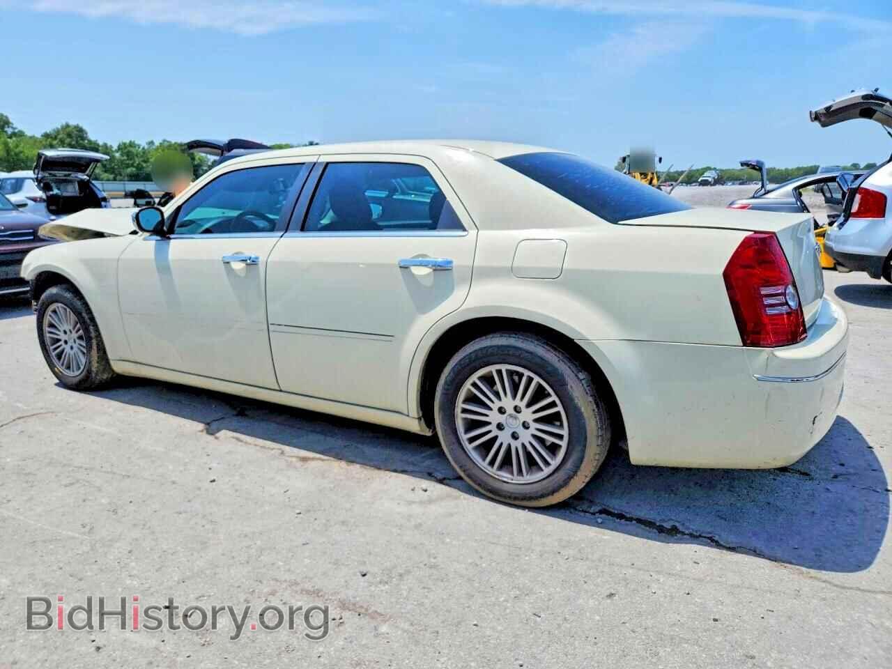 2010 CHRYSLER 300 - VIN: 2C3CA4CD9AH173842 - Photo 2
