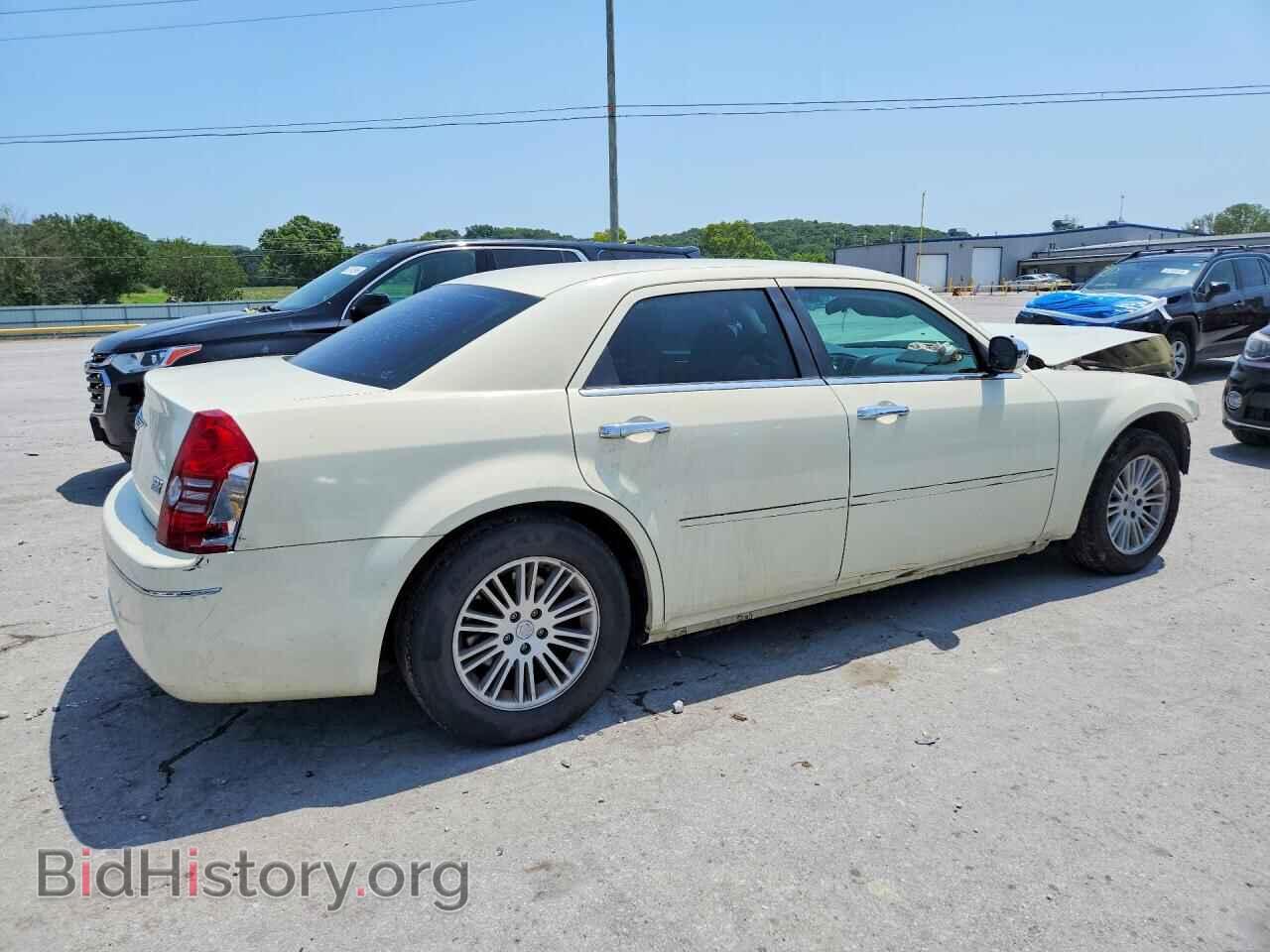 2010 CHRYSLER 300 - VIN: 2C3CA4CD9AH173842 - Photo 3