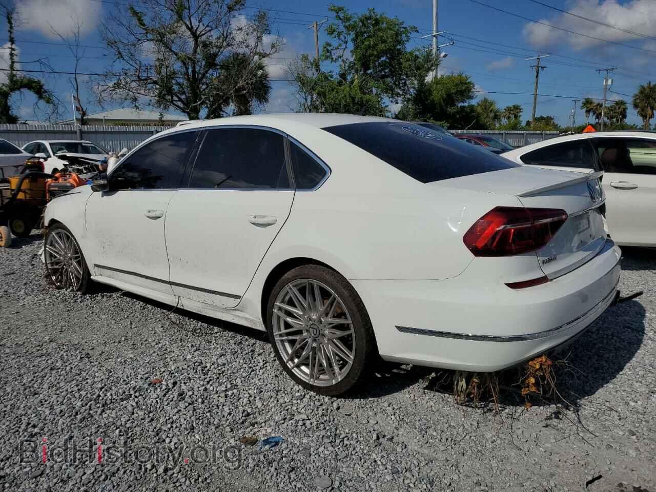 2017 VOLKSWAGEN PASSAT - VIN: 1VWAT7A3XHC071582 - Фото 2