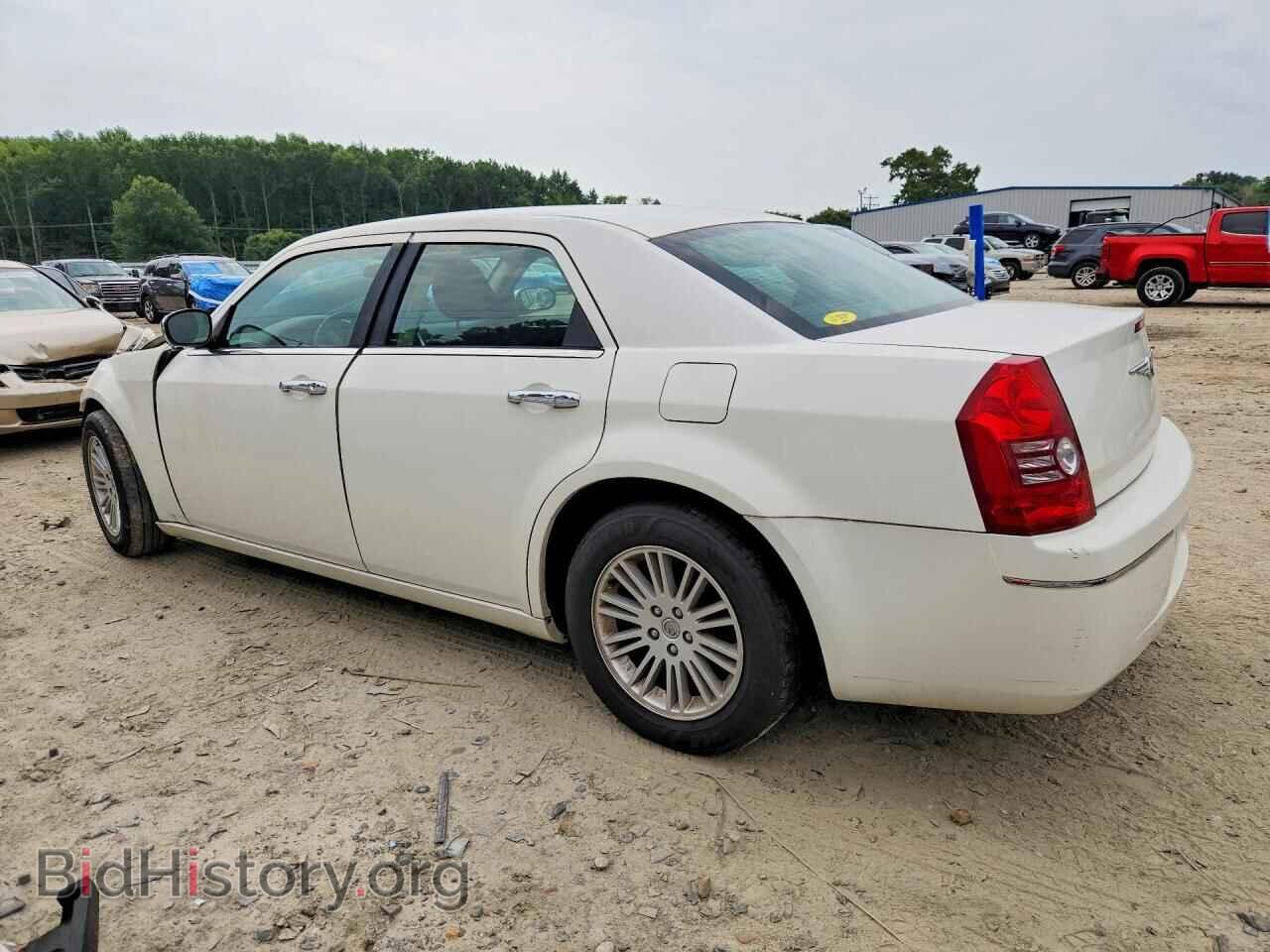 2010 CHRYSLER 300 - VIN: 2C3CA4CD2AH104507 - Фото 2