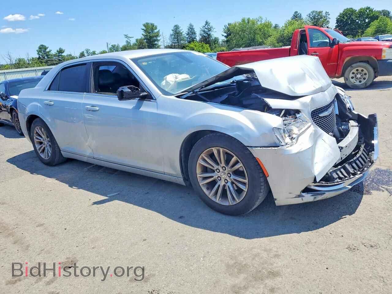 2019 CHRYSLER 300 - VIN: 2C3CCAAG6KH566365 - Фото 4