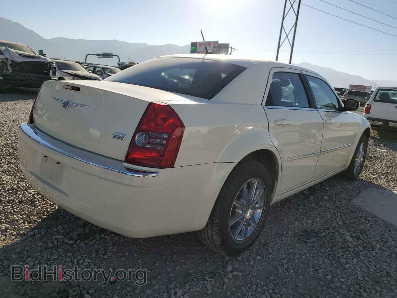2008 CHRYSLER 300 - VIN: 2C3KK33GX8H307331 - Фото 4