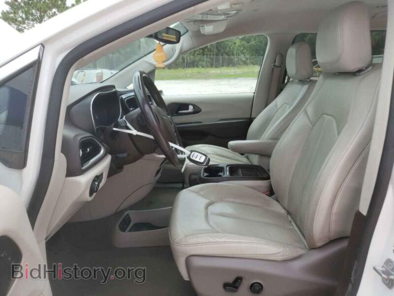 2020 Chrysler PACIFICA (VIN 2C4RC1BG9LR115415) — photo 7 of 13