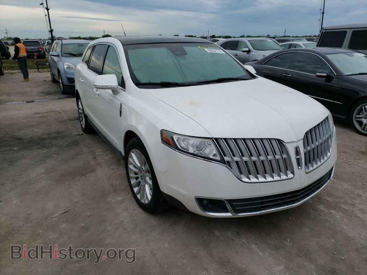 Photo 2LMHJ5FR2BBJ50163 - LINCOLN MKT 2011