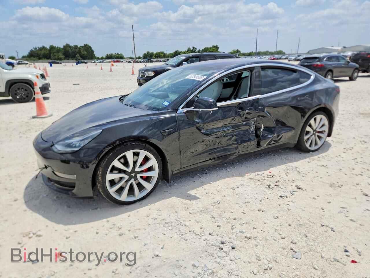 Фотография 5YJ3E1EB7JF070077 - TESLA MODEL 3 2018