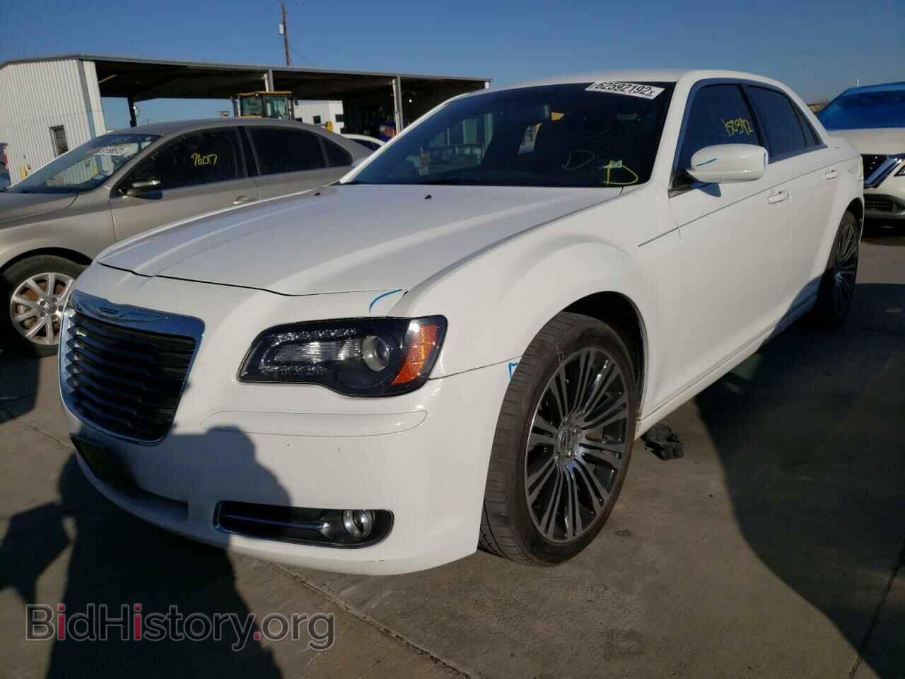 2013 CHRYSLER 300 - VIN: 2C3CCABGXDH586426 - Фото 2
