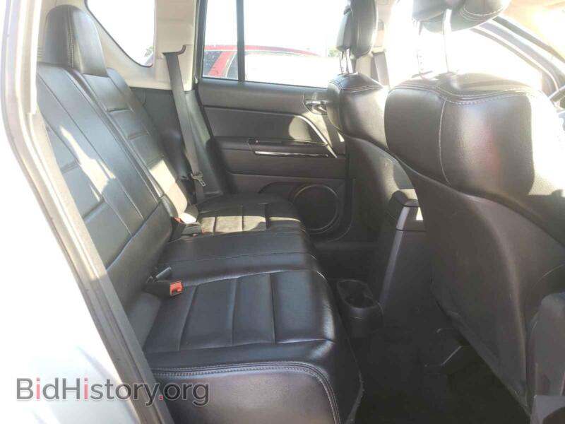 2011 Jeep COMPASS (VIN 1J4NF5FB8BD257536) — фото 6 из 10