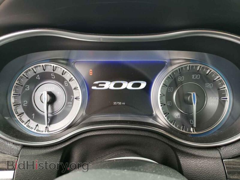 2017 Chrysler 300 (VIN 2C3CCARG2HH541833) — photo 9 of 12