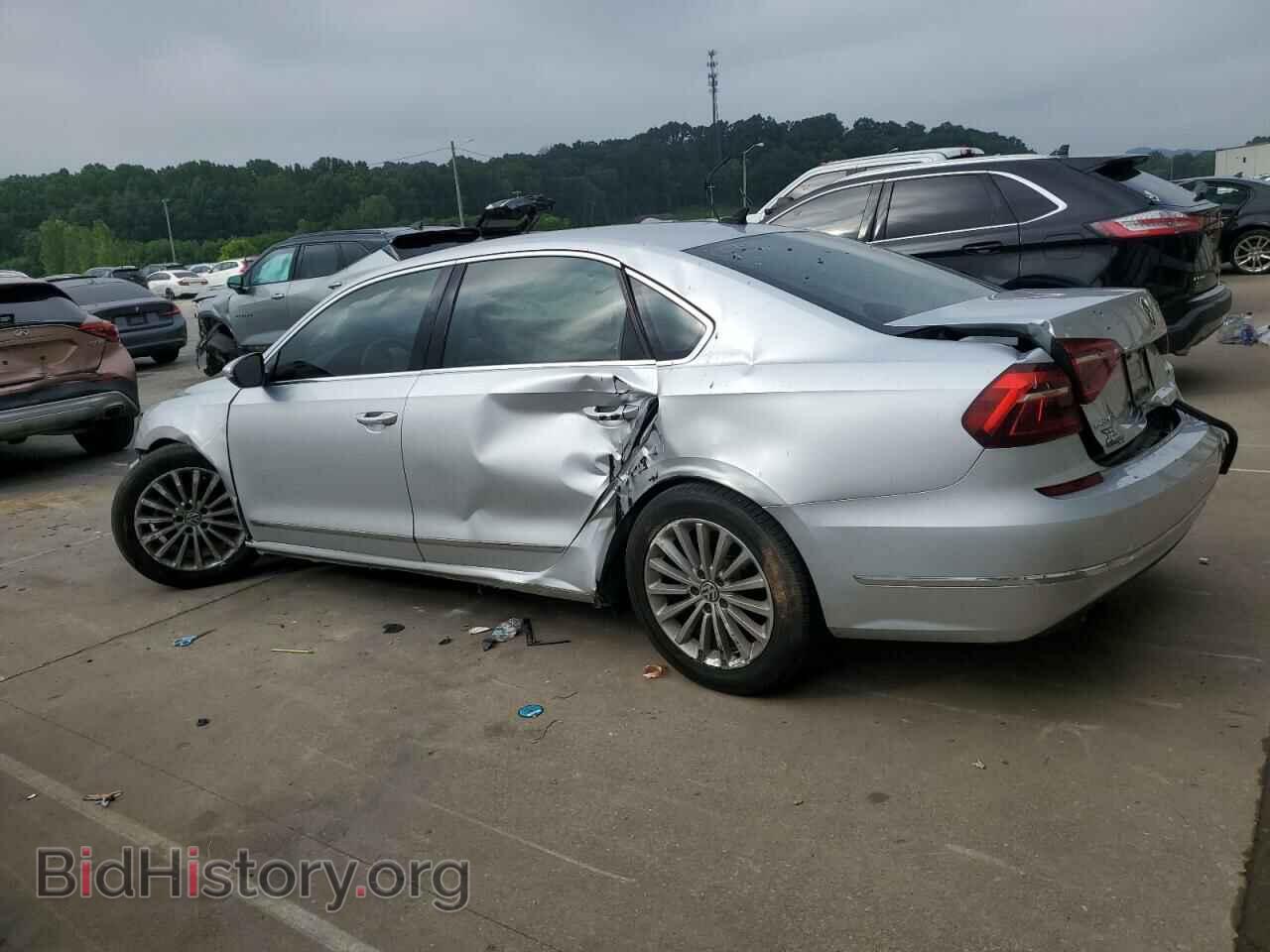 2017 VOLKSWAGEN PASSAT - VIN: 1VWBT7A30HC012416 - Фото 2
