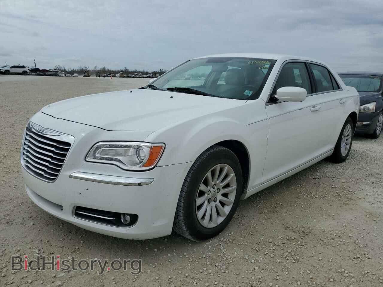 2013 CHRYSLER 300 - VIN: 2C3CCAAG8DH596213 - Фото 2