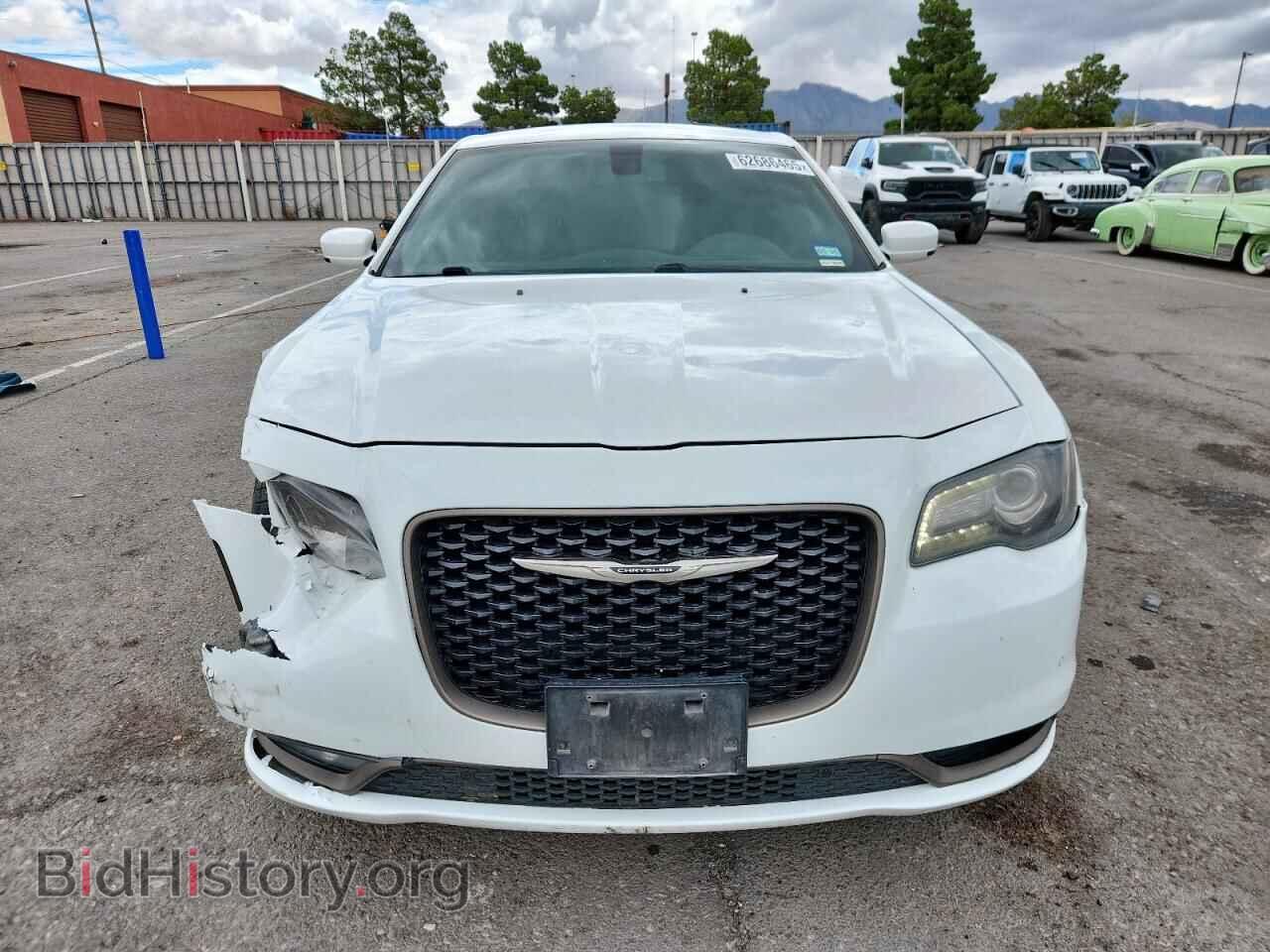 2018 CHRYSLER 300 - VIN: 2C3CCABG3JH191337 - Фото 5