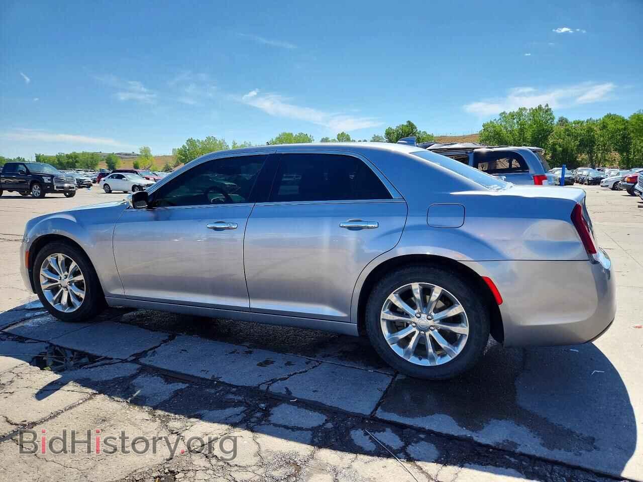 2017 CHRYSLER 300 - VIN: 2C3CCAKG0HH566613 - Фото 2
