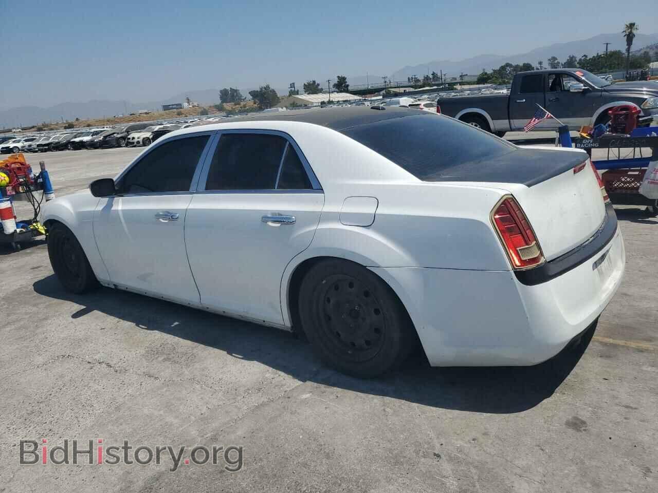 2011 CHRYSLER 300 - VIN: 2C3CA5CG2BH522700 - Фото 2