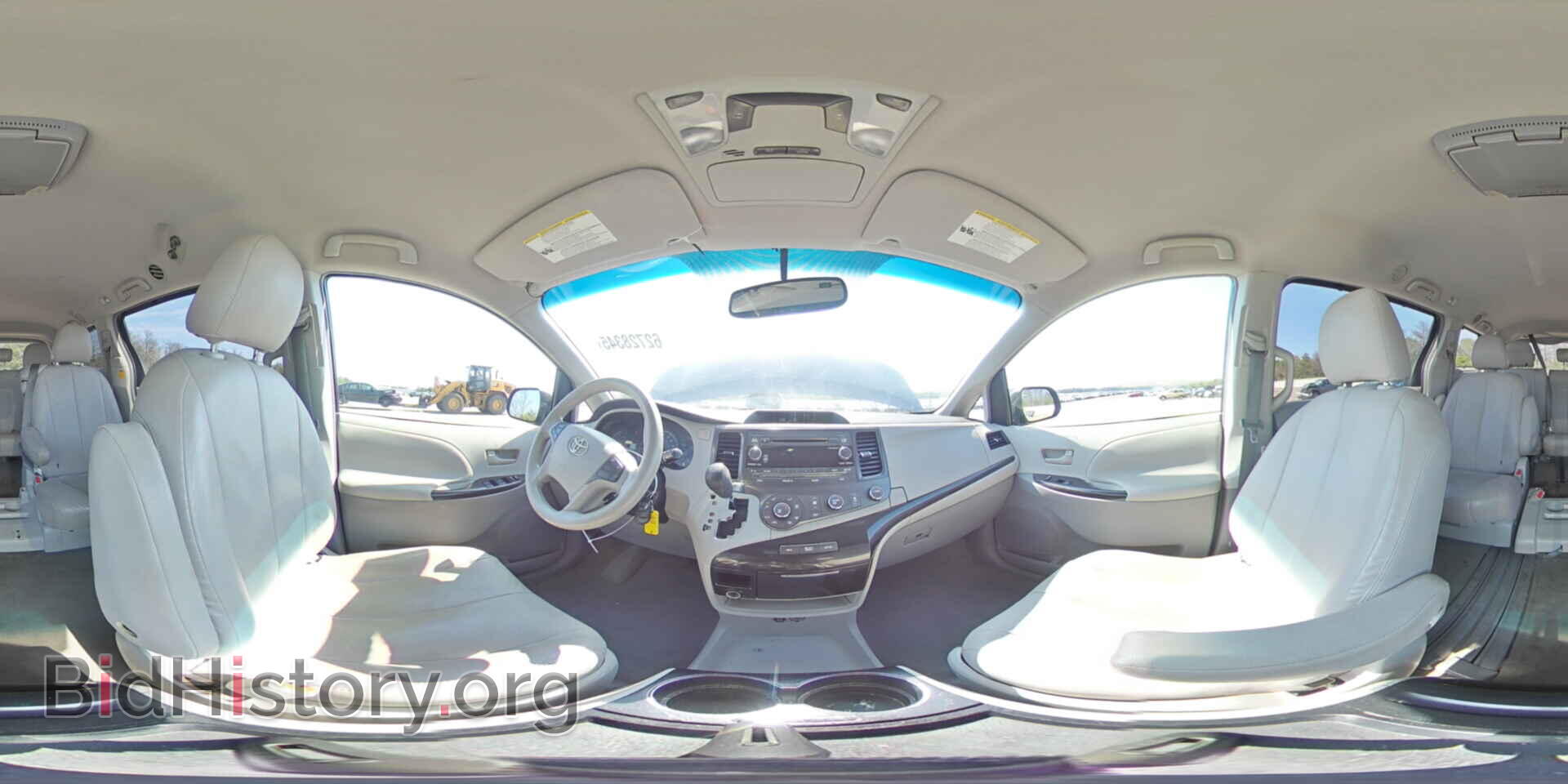 2011 TOYOTA All Models - VIN: 5TDKK3DC2BS085366 - Фото 16