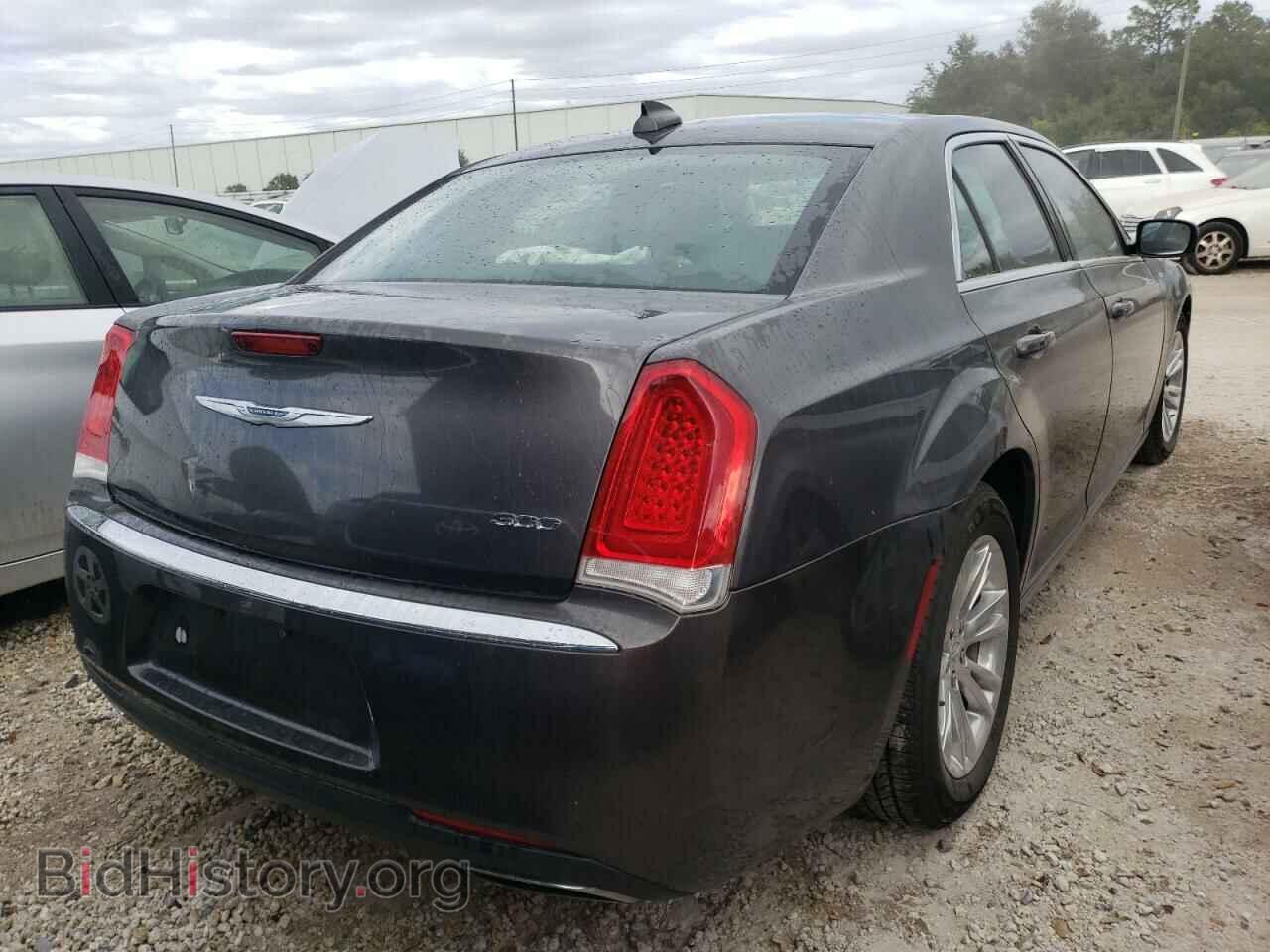 2017 CHRYSLER 300 - VIN: 2C3CCAAG0HH614497 - Фото 4