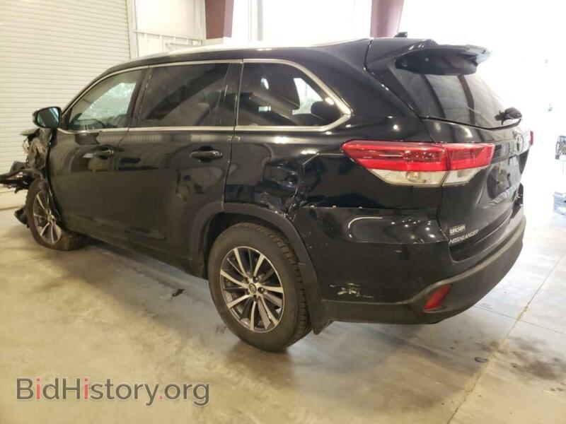 2018 Toyota HIGHLANDER (VIN 5TDJZRFH2JS815410) — photo 2 of 13