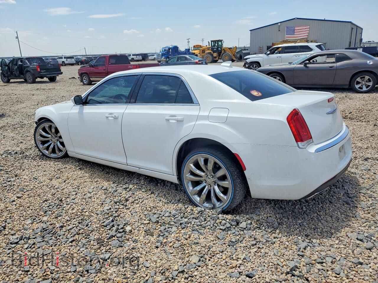 2017 CHRYSLER 300 - VIN: 2C3CCAAG8HH668257 - Photo 2