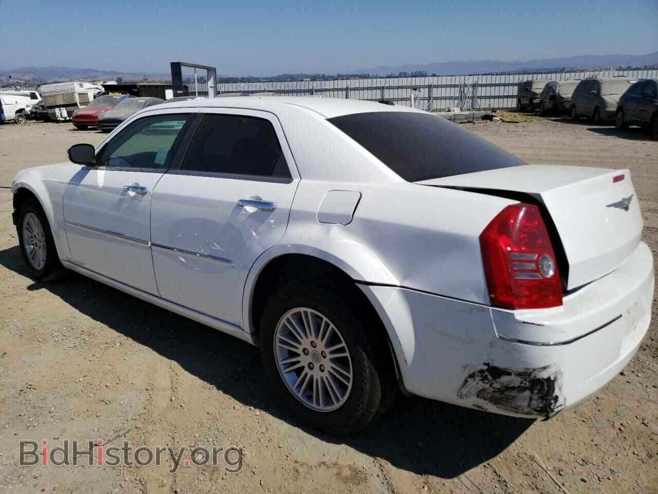 2010 CHRYSLER 300 - VIN: 2C3CA5CV5AH276237 - Фото 2
