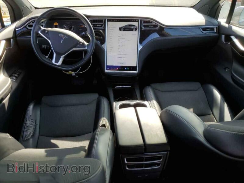 2016 Tesla MODEL X (VIN 5YJXCBE21GF027716) — photo 8 of 13