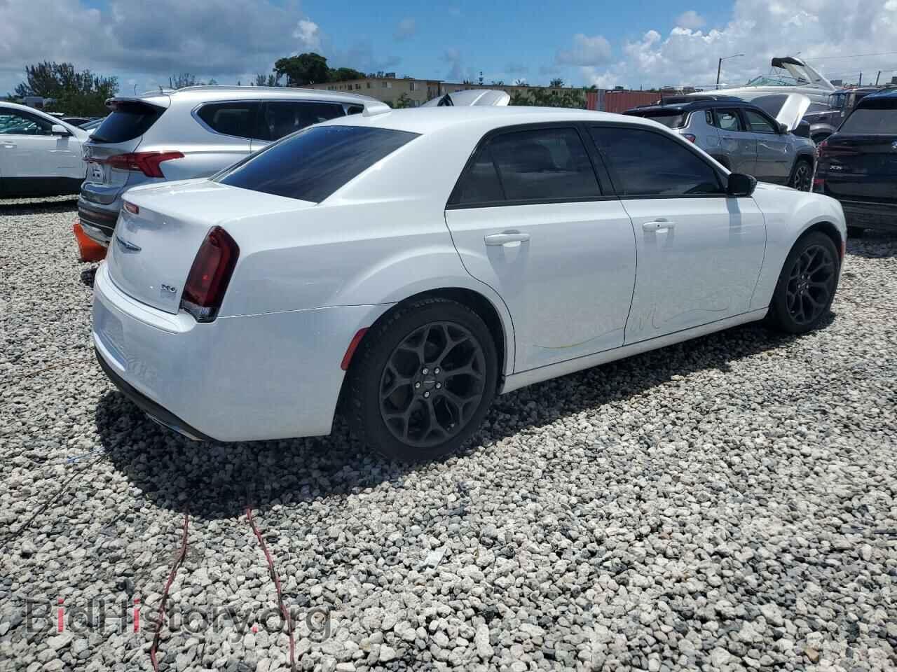 2019 CHRYSLER 300 - VIN: 2C3CCAAG4KH582547 - Фото 3